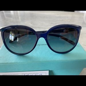 Tiffany sunglasses only worn a few times